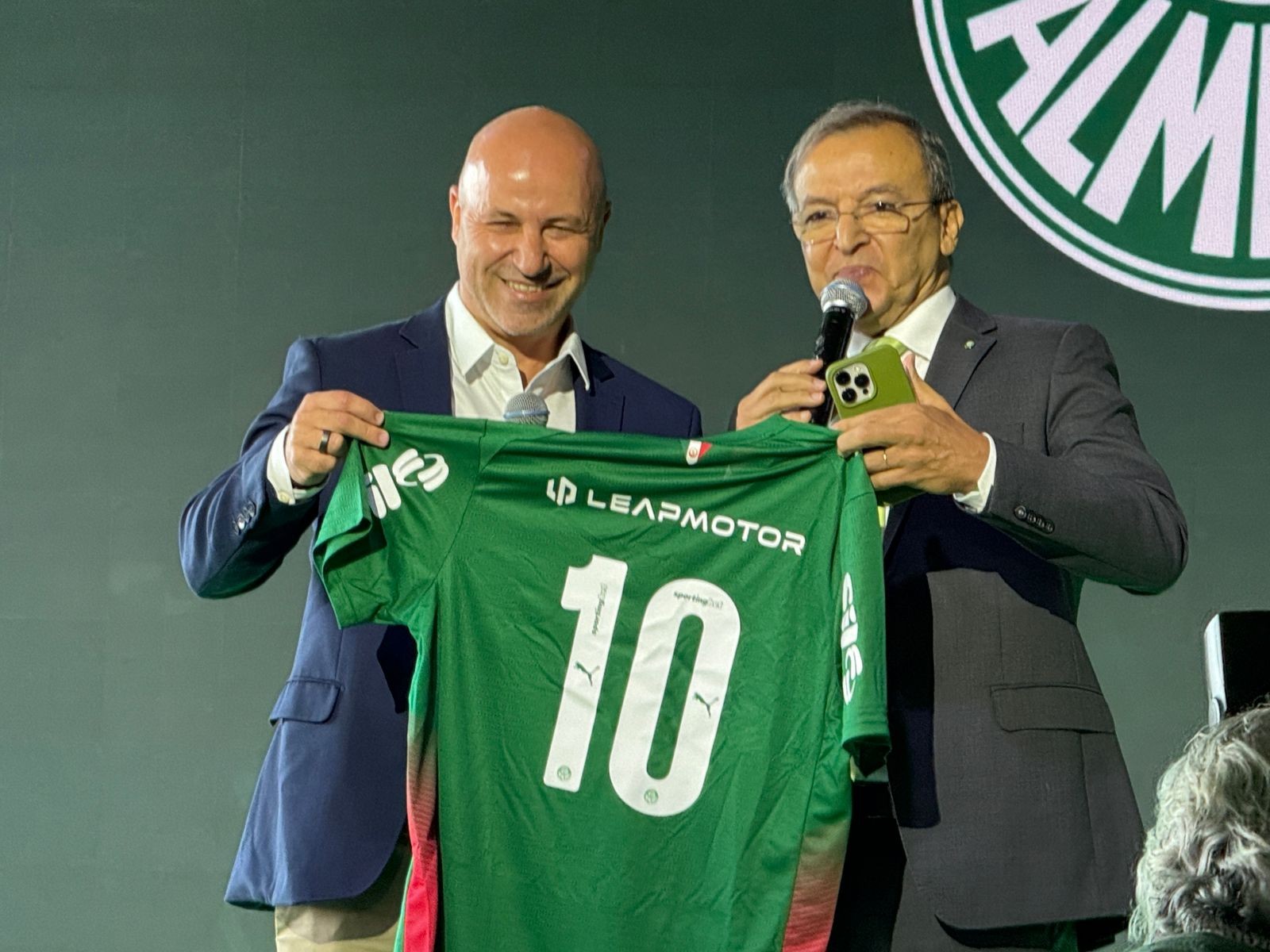 Palmeiras fecha parceria com montadora de elétricos e estreará nova marca na Libertadores