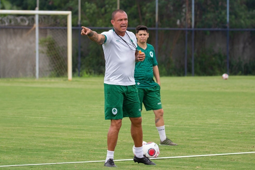 Leandrão foi o  técnico responsável por puxar Ryan para o profissional do Boavista — Foto: Divulgação