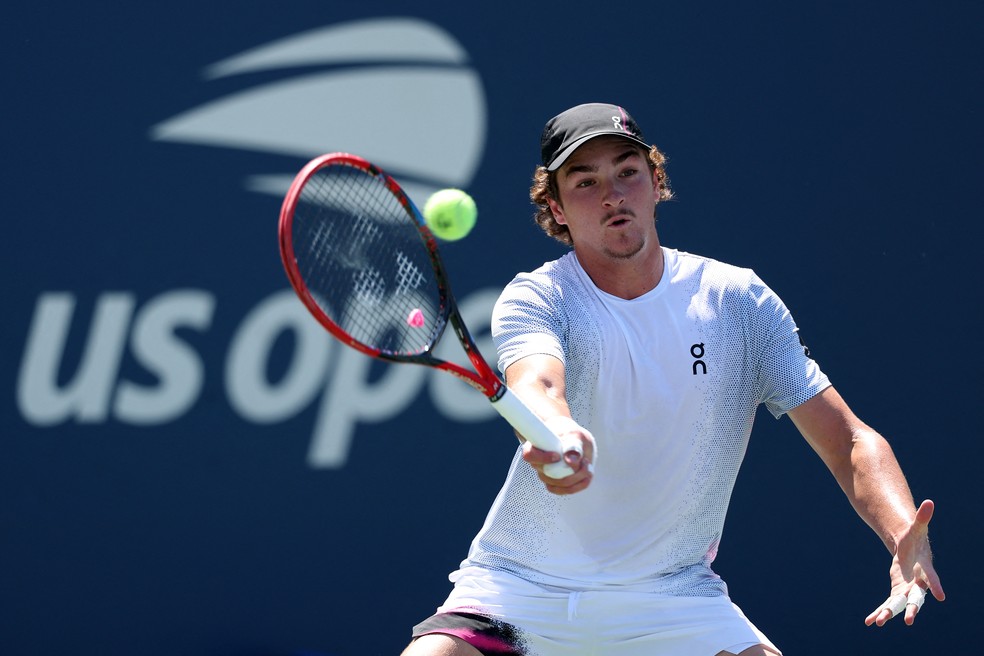 João Fonseca venceu Miomir Kecmanovic na estreia no US Open 2025 — Foto: AL BELLO / GETTY IMAGES NORTH AMERICA / Getty Images via AFP