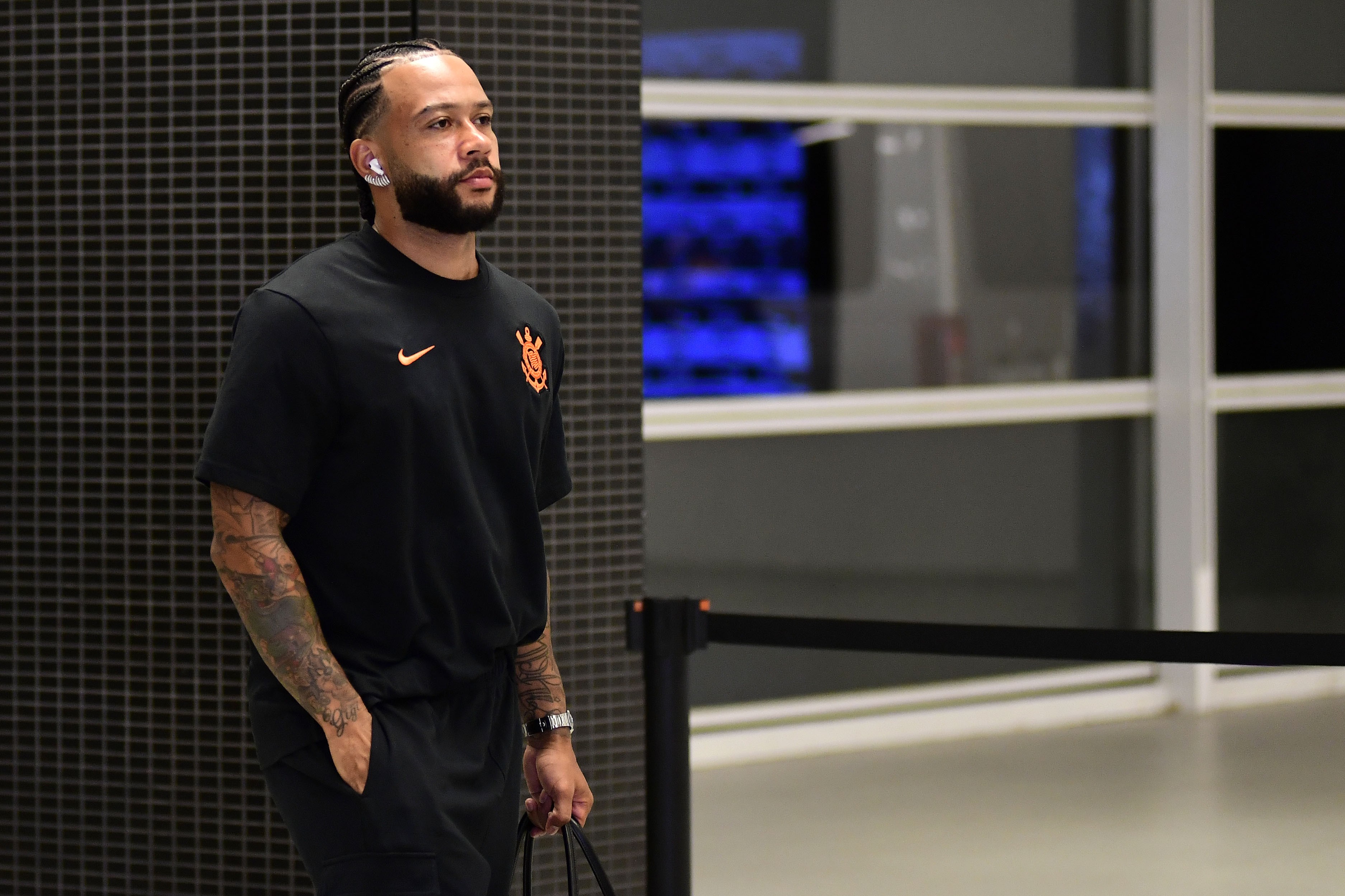 Corinthians aprova renovação de contrato com Memphis; futuro do atacante garantido na equipe