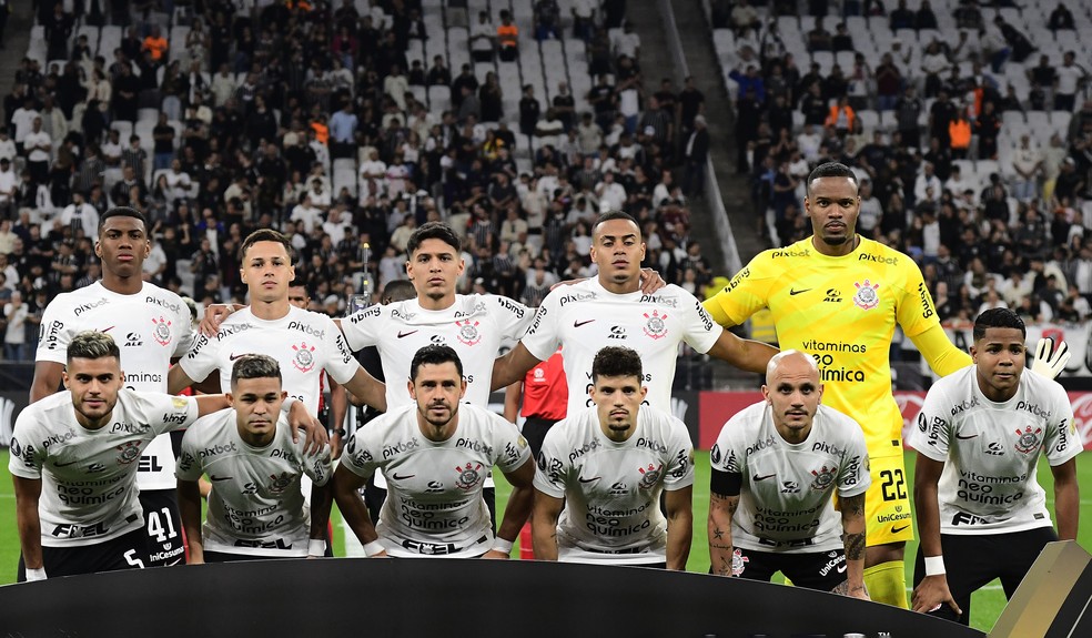 Time do Corinthians que enfrentou o Livrepool-URU — Foto: Marcos Ribolli