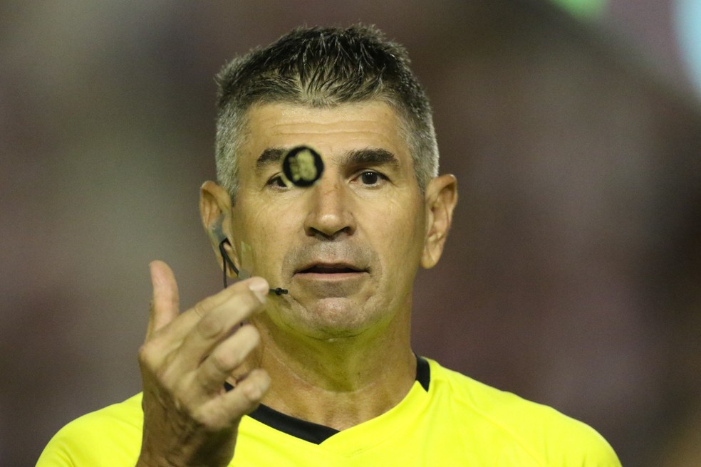 Árbitro Marcelo de Lima Henrique apitará Corinthians x Grêmio