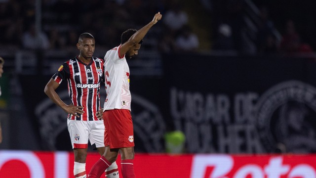 Matheus Fernandes comemora gol do Bragantino contra o São Paulo