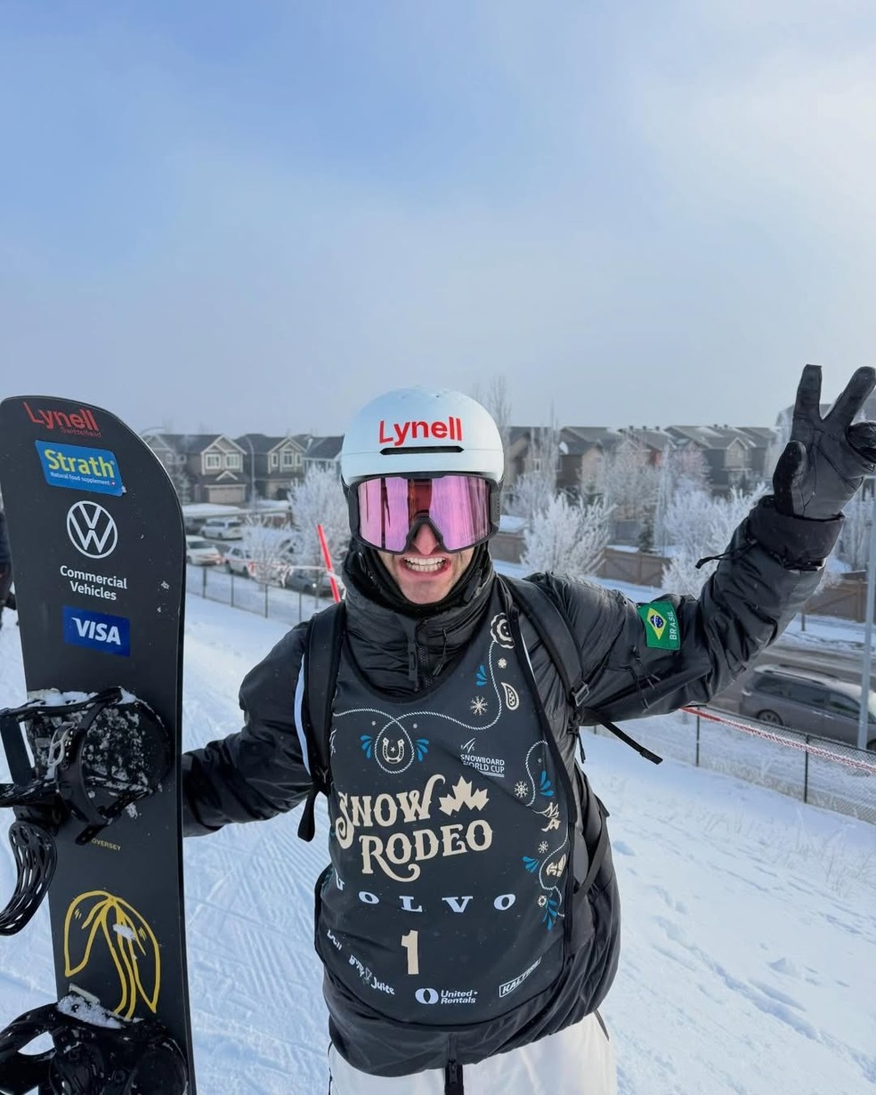 Pat Burgener vibra após conquistar medalha de bronze na Copa do Mundo de Calgary de snowboard halfpipe — Foto: Arquivo pessoal