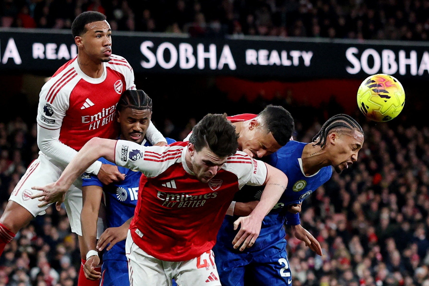 Arsenal e Chelsea fazem clássico após gastarem mais de R$ 3,7 bilhões em reforços na janela