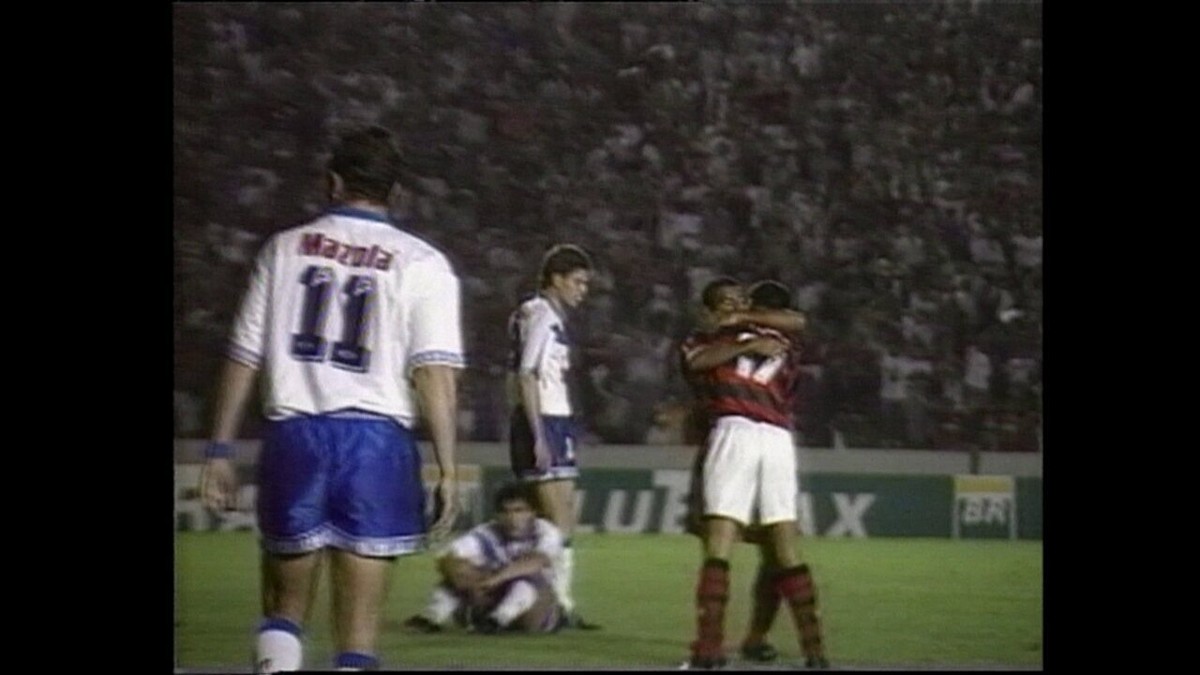 Única vitória oficial do Flamengo em Uberlândia teve pancadaria e gols de Romário e Edmundo; vídeo