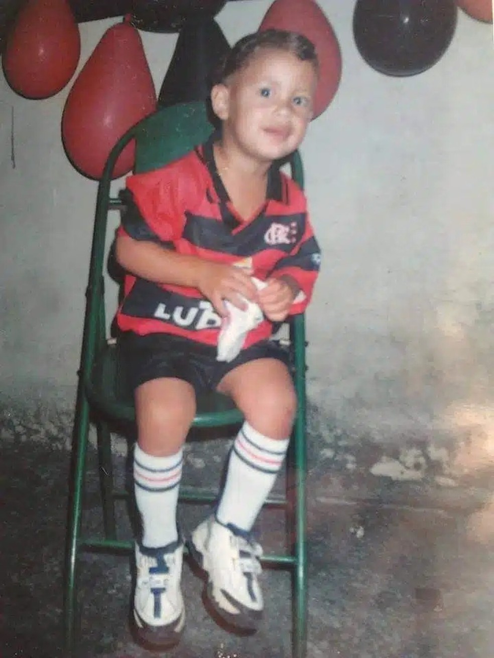 Matheus Nunes criança vestido de Flamengo — Foto: Divulgação