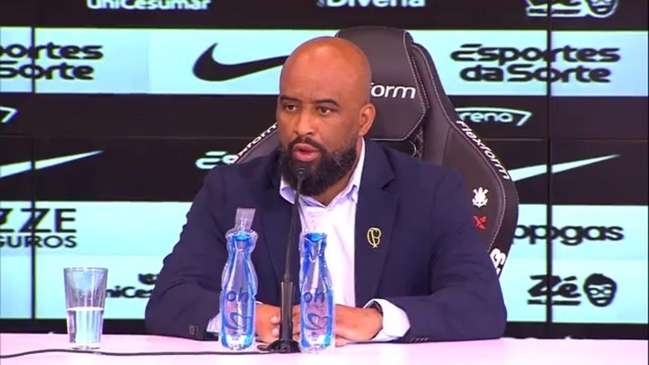 Fabinho Soldado diz que trabalha para evitar que crise política afete time do Corinthians
