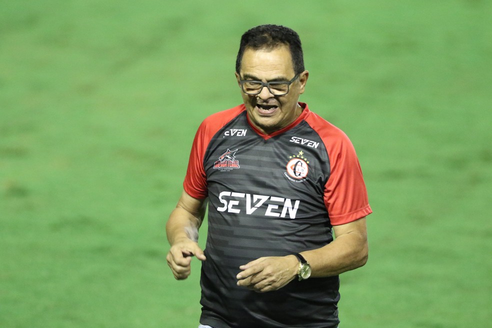 Francisco Diá, na sua última passagem pelo Campinense, em 2019 — Foto: Marlon Costa / Pernambuco Press