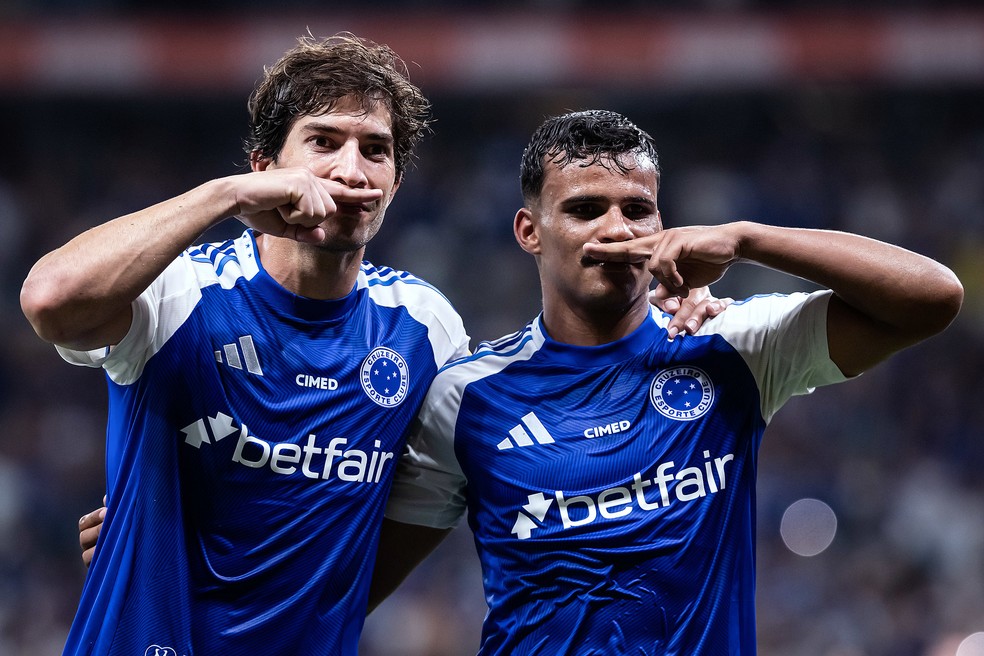 Lucas Silva e Kaiki Bruno - Cruzeiro x Bragantino - Brasileirão - Mineirão — Foto: Gustavo Aleixo/Cruzeiro