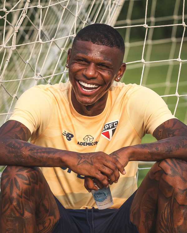 São Paulo amplia contrato de Arboleda até 2027 no elenco.