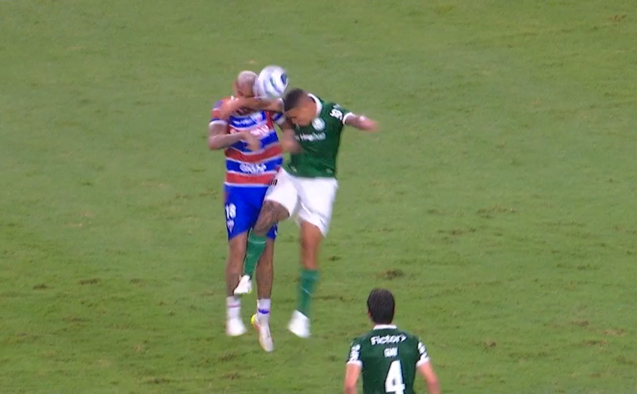 QUAL SUA OPINIÃO? CBF libera áudio de pênalti marcado em jogo do Palmeiras