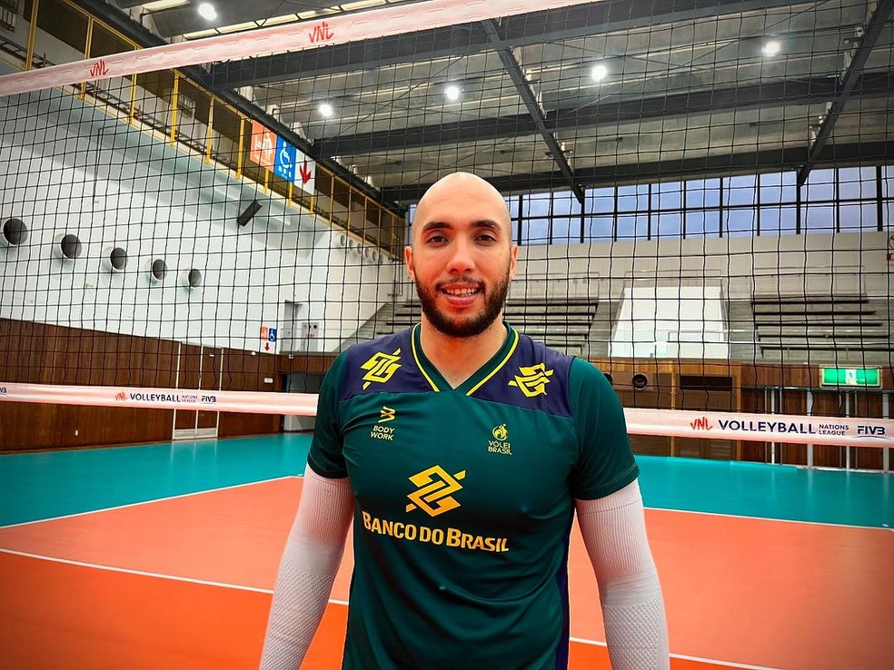 O levantador Matheus Brasília já está com a seleção brasileira de vôlei e vai estrear na Liga das Nações — Foto: CBV