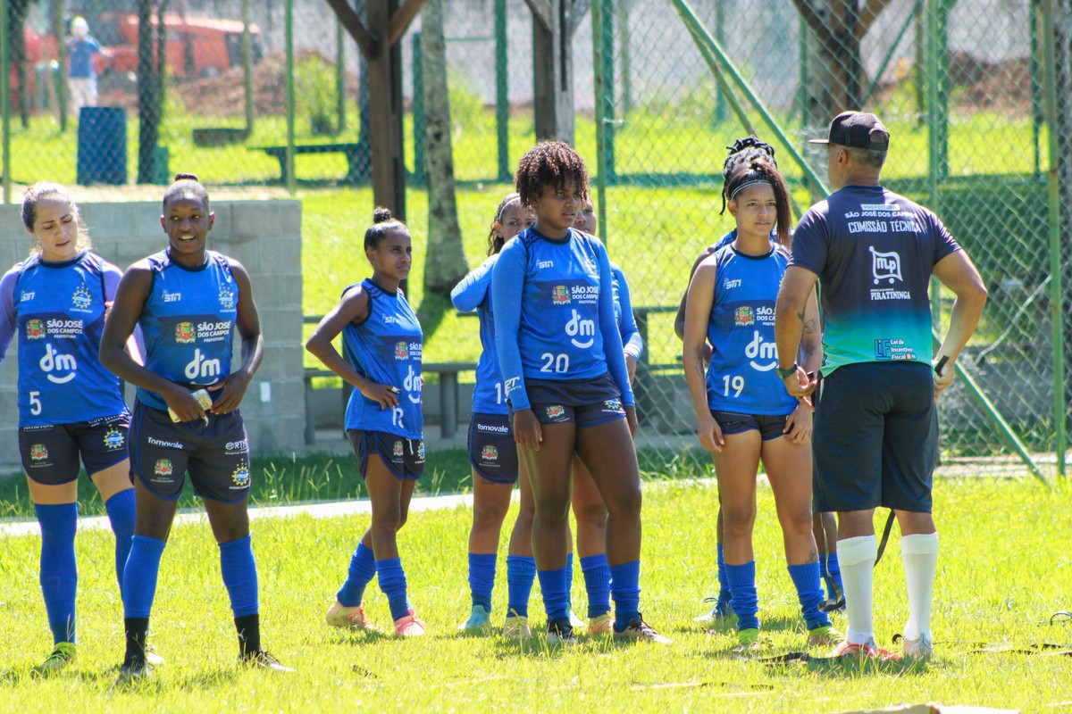 Academia Quero Jogar Futebol Feminino - São José dos Campos - SP - Rua  Dinamarca, 29