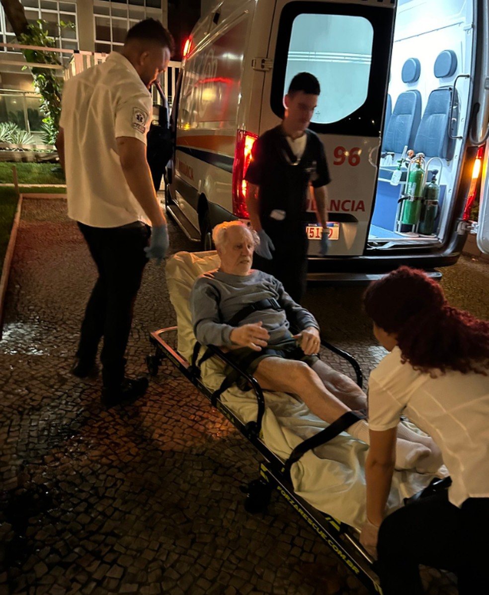 Evaristo de Macedo leva tombo, é internado com fratura no fêmur e passará por cirurgia — Foto: Reprodução