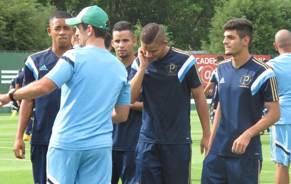 Gabriel Jesus e Christopher lado a lado em treino no profissional do Palmeiras em 2015 — Foto: Rodrigo Faber