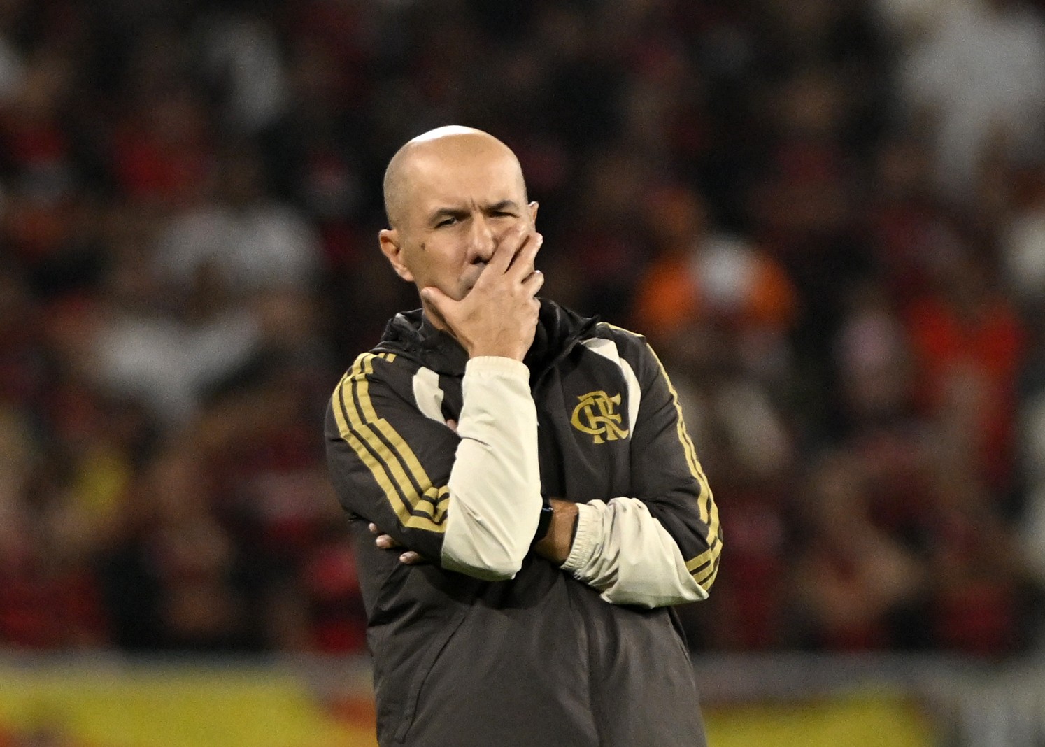Jardim discorda de expulsão de Carrascal: "É muito fácil dar o cartão vermelho para o Flamengo"