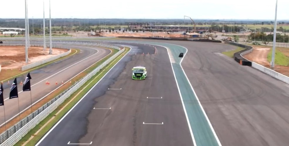 Caminhão do piloto Pedro Muffato em Cuiabá — Foto: TVCA