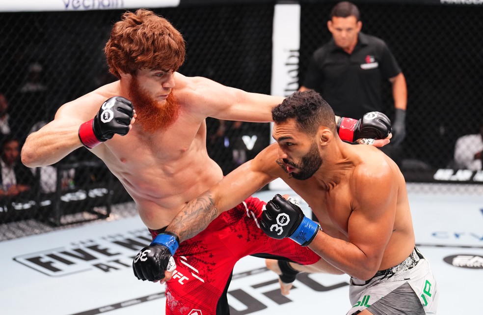 Shara Magomedov venceu Bruno Blindado por decis&atilde;o un&acirc;nime &mdash; Foto: Chris Unger/Getty Images
