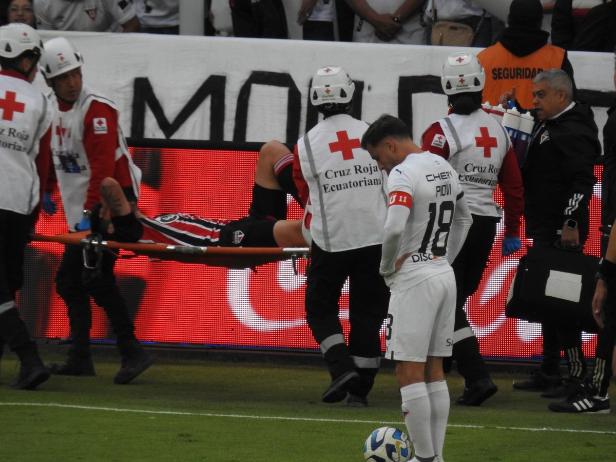 Exames descartam fratura no tornozelo esquerdo de Beraldo, zagueiro do São Paulo