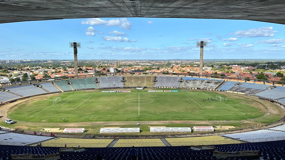 Estádio Albertão, em Teresina — Foto: Josiel Martins