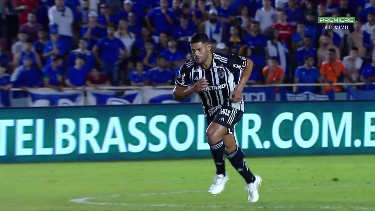 Aos 25 min do 1º tempo - gol de falta de Hulk do Atlético-MG contra o Cruzeiro