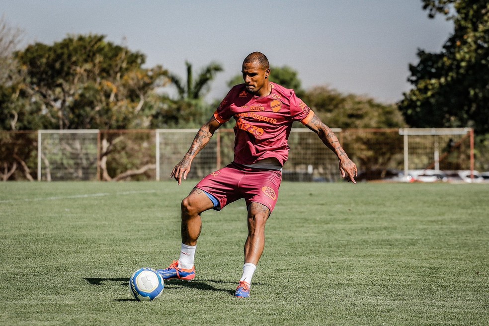 Arilson, é dúvida para clássico contra o Goiás — Foto: Roberto Corrêa/VNFC