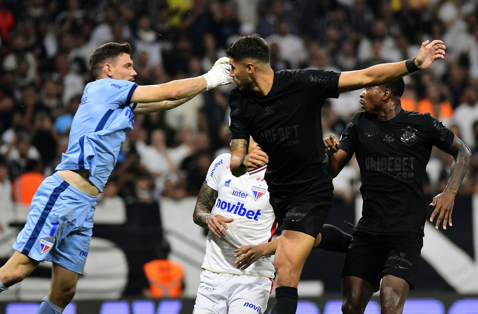 João Ricardo saiu consagrado de Itaquera com ótimas defesas