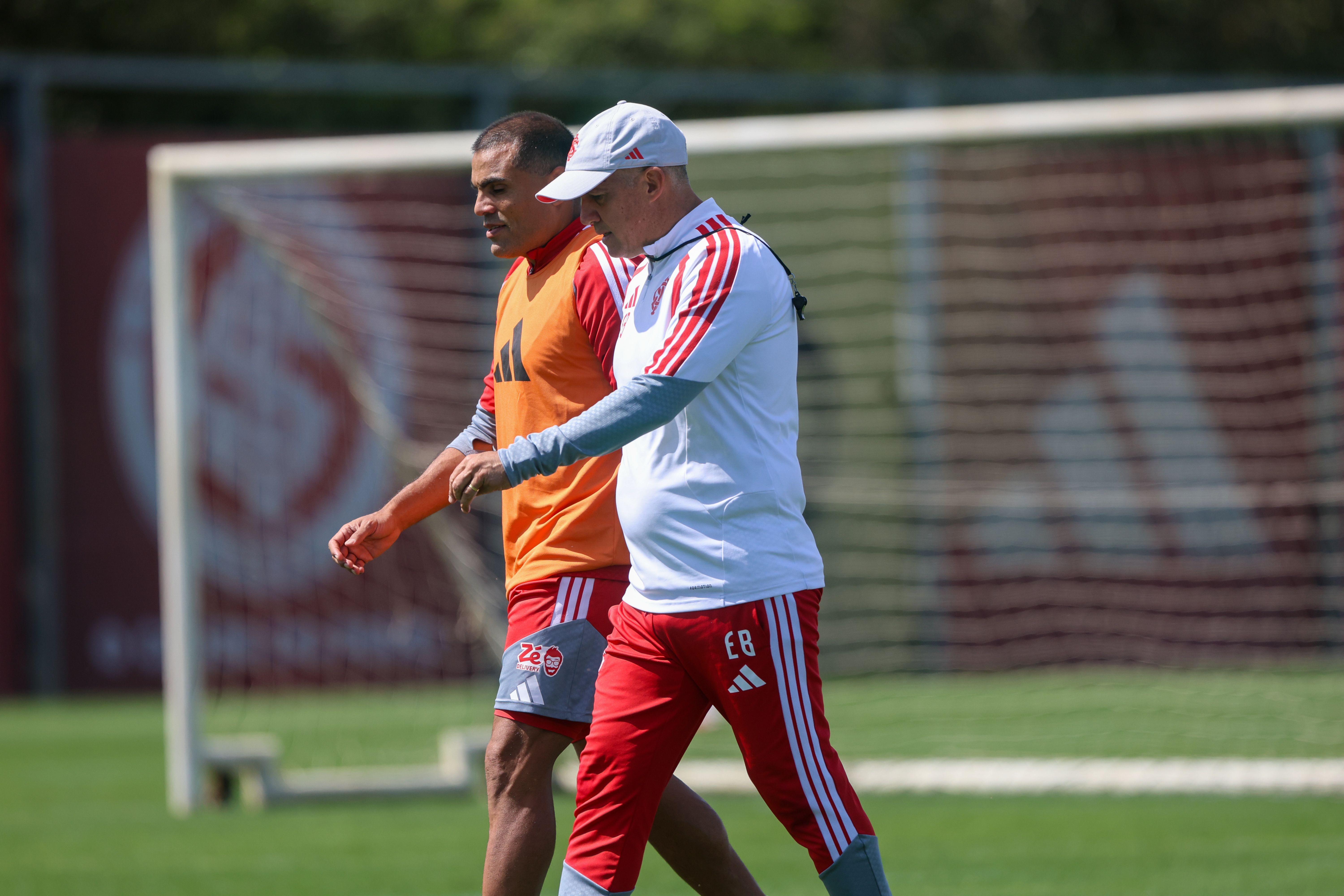 Eduardo Baptista terá três reforços contra o Fluminense — Escalação do Inter