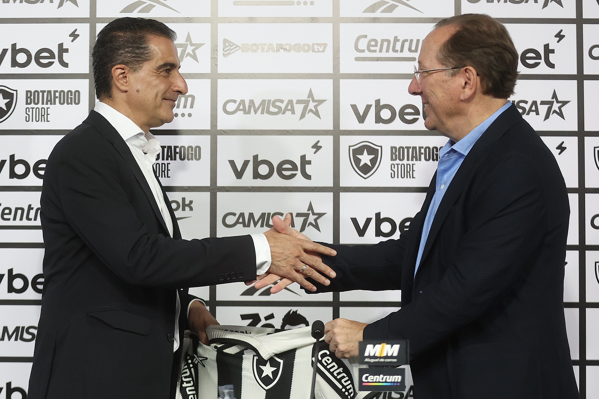 Botafogo muda perfil de contratações para Copa do Mundo e corre contra o tempo por 