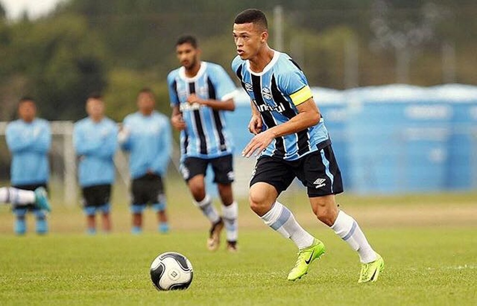 Promessa da base garante vitória do Grêmio em jogo-treino