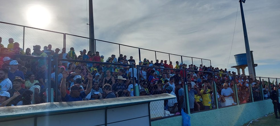 Torcido do Cordino, no Estádio Leandrão, em Barra do Corda — Foto: Afonso Diniz