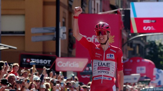 Ciclista passa por cirurgia na clavícula após queda na Volta da Espanha