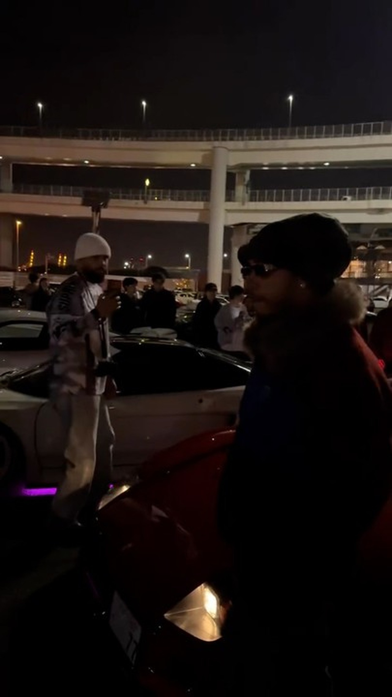 Hamilton vai a encontro de carros com Ferrari avaliada em R$ 28 mi