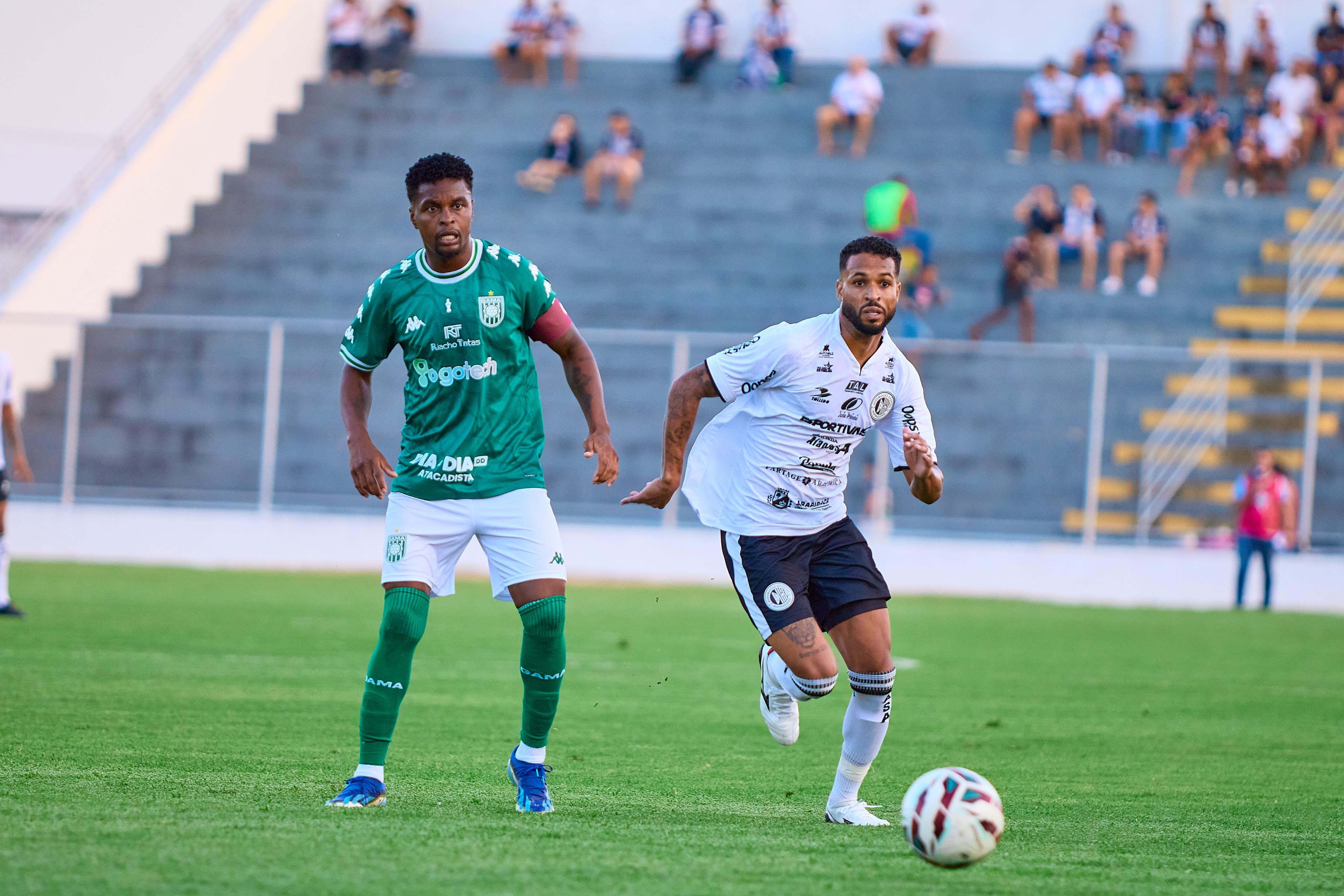 Jogadores do ASA comemorando gol contra o Gama