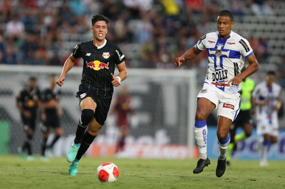 Bragantino utilizando a camisa fornecida pela New Balance em 2023 — Foto: Ari Ferreira/Red Bull Bragantino