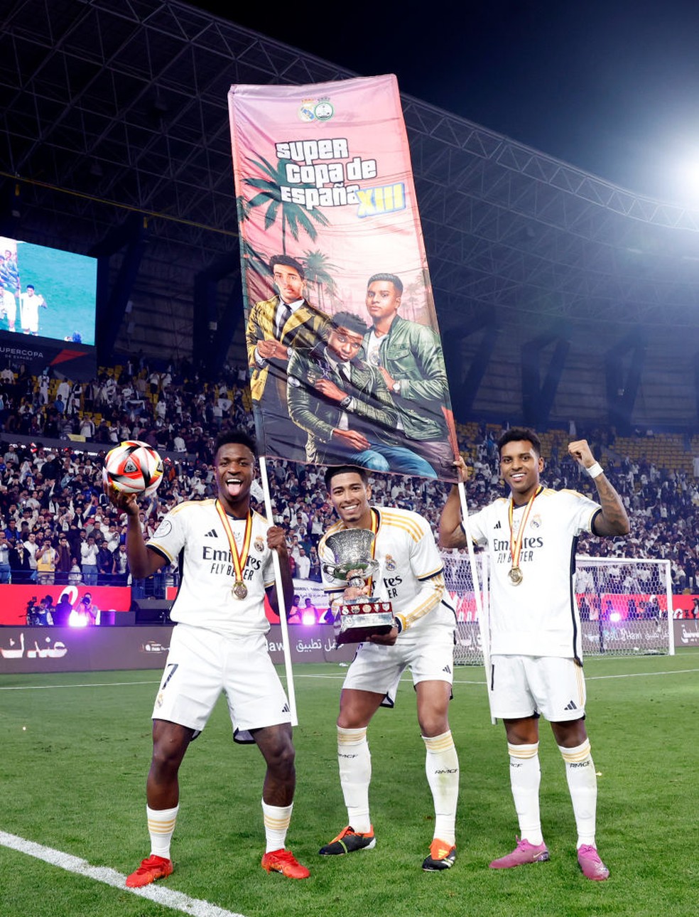 Vinicius Junior, Bellingham e Rodrygo na festa do título da Supercopa da Espanha — Foto: Getty Images