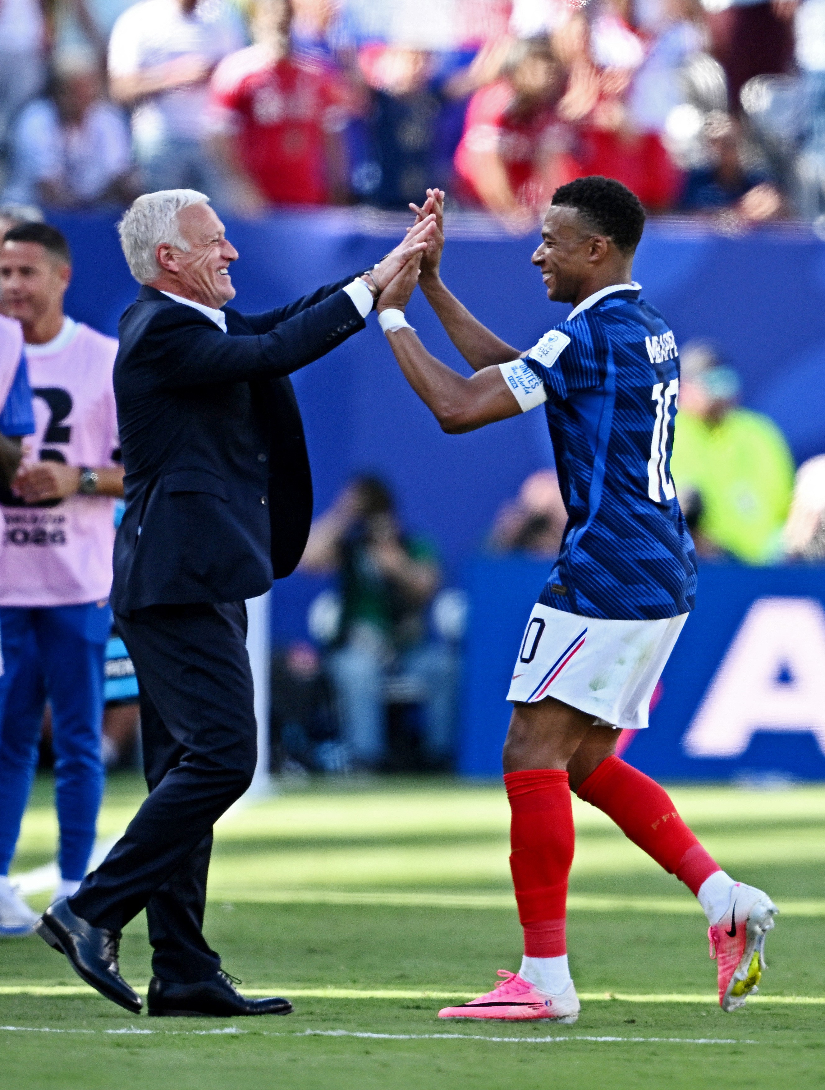 Técnico da França valoriza Mbappé após estreia na Copa: "Ainda há quem critique..."