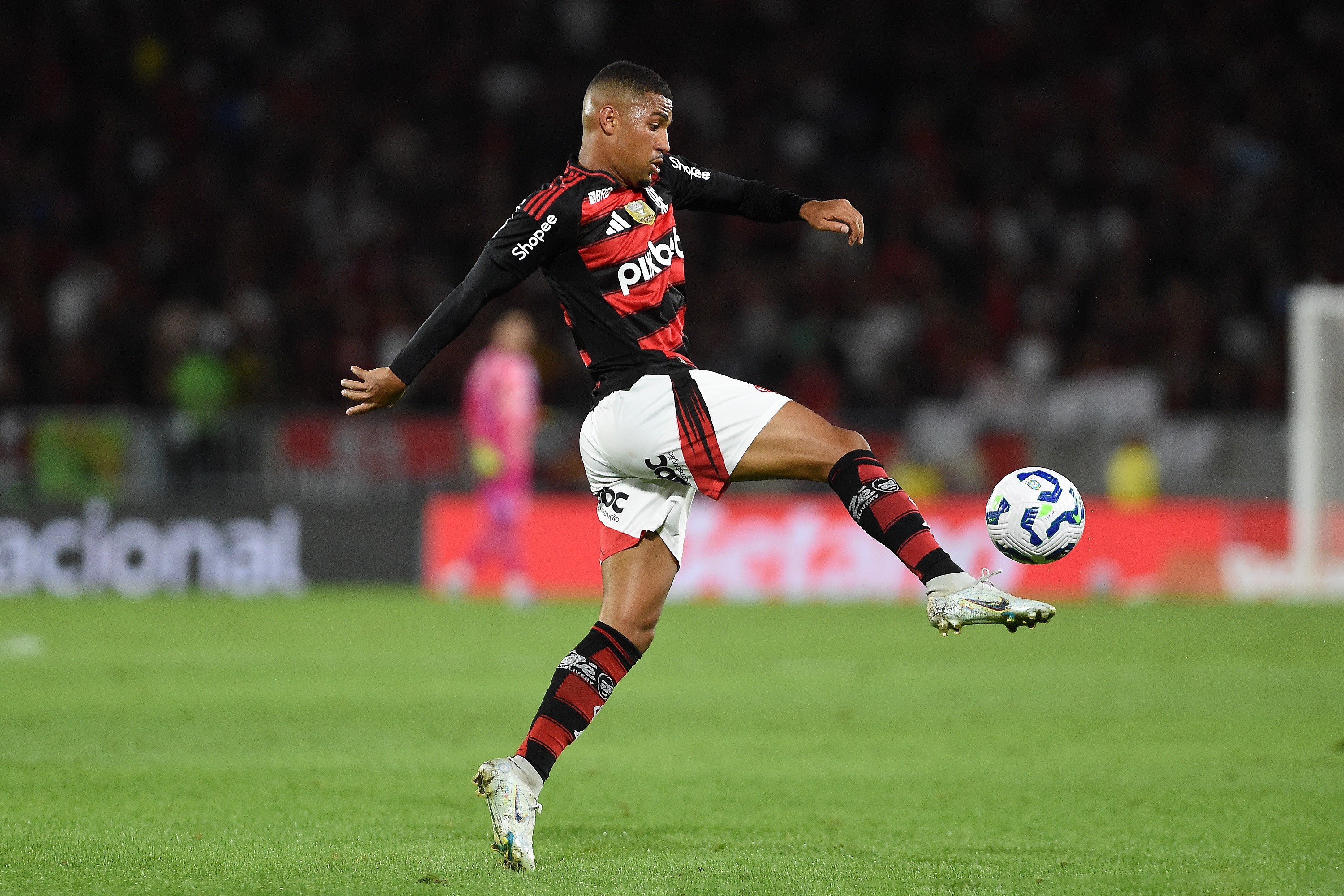 MAIS CARO DA HISTÓRIA! Samuel Lino vive maratona no Flamengo e já mira vaga de titular absoluto