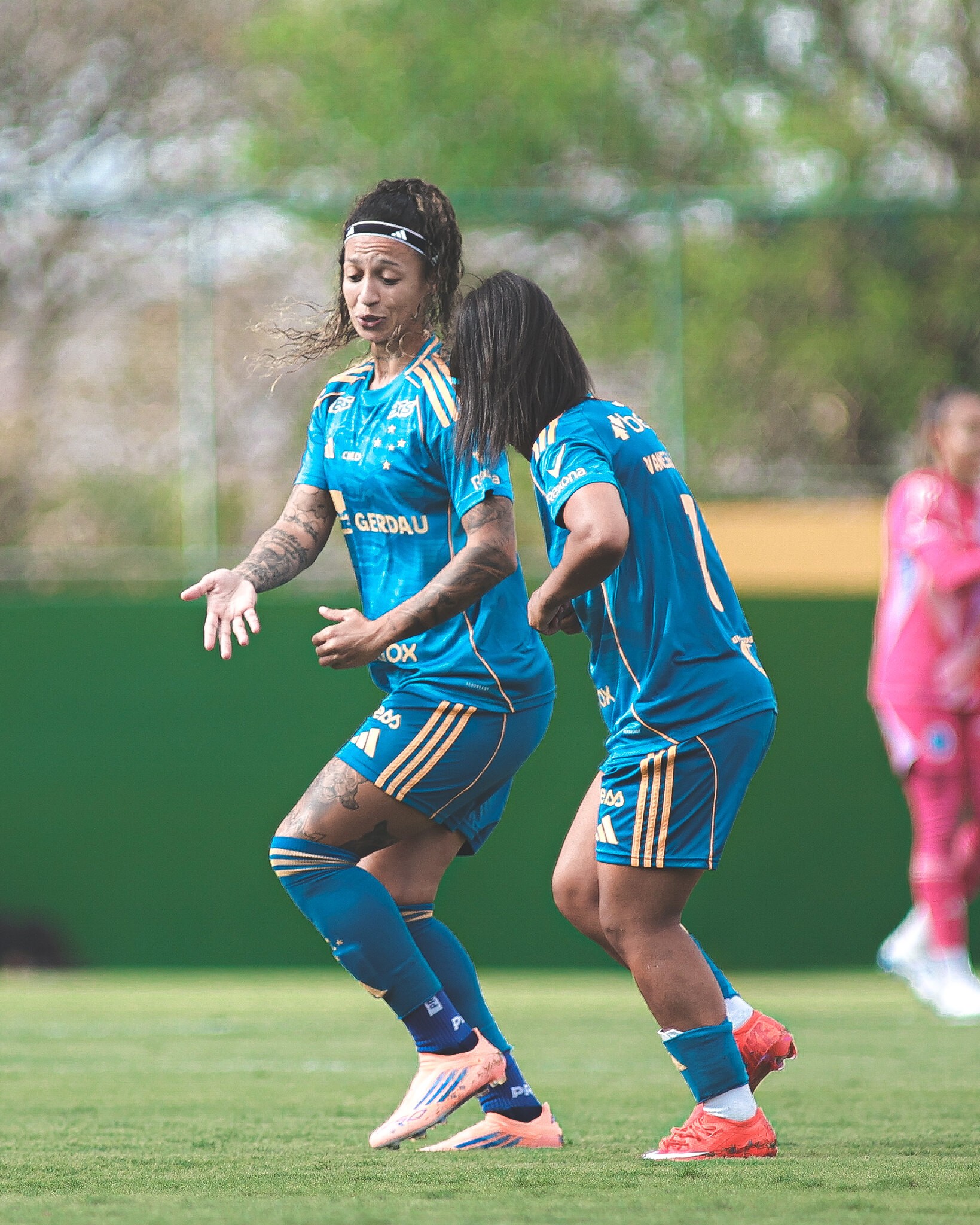 Vitória de virada do Cruzeiro sobre o Atlético-MG gera provocação de Byanca Brasil.