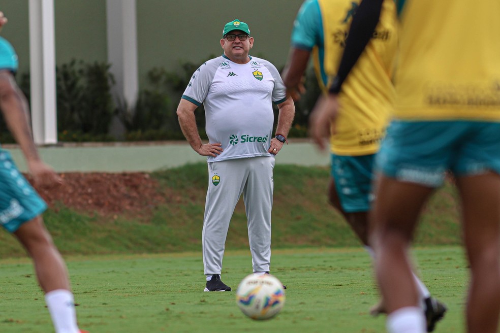 Guto Ferreira no CT Manoel Dresch — Foto: AssCom Dourado