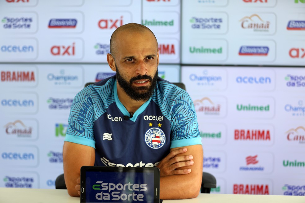 Thaciano em entrevista coletiva na Cidade Tricolor — Foto: Felipe Oliveira / EC Bahia