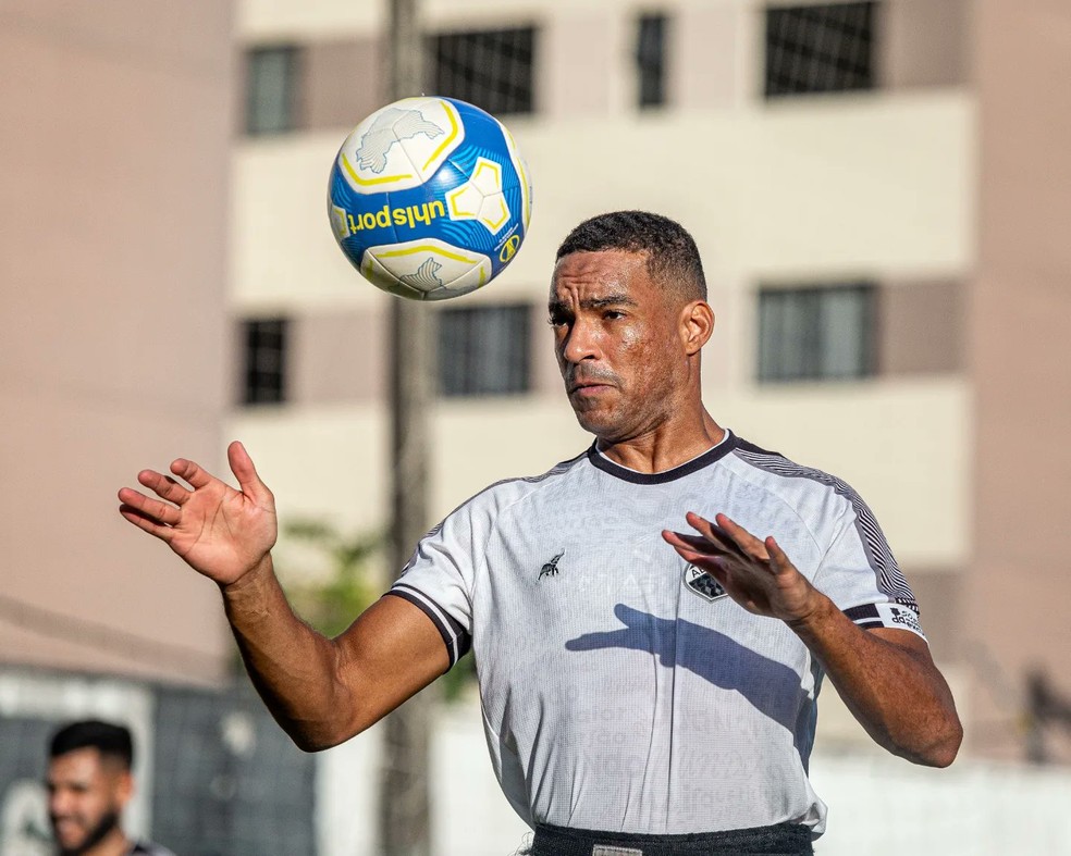 Jenison pode voltar ao time titular no sábado — Foto: Rennê Carvalho/ABC