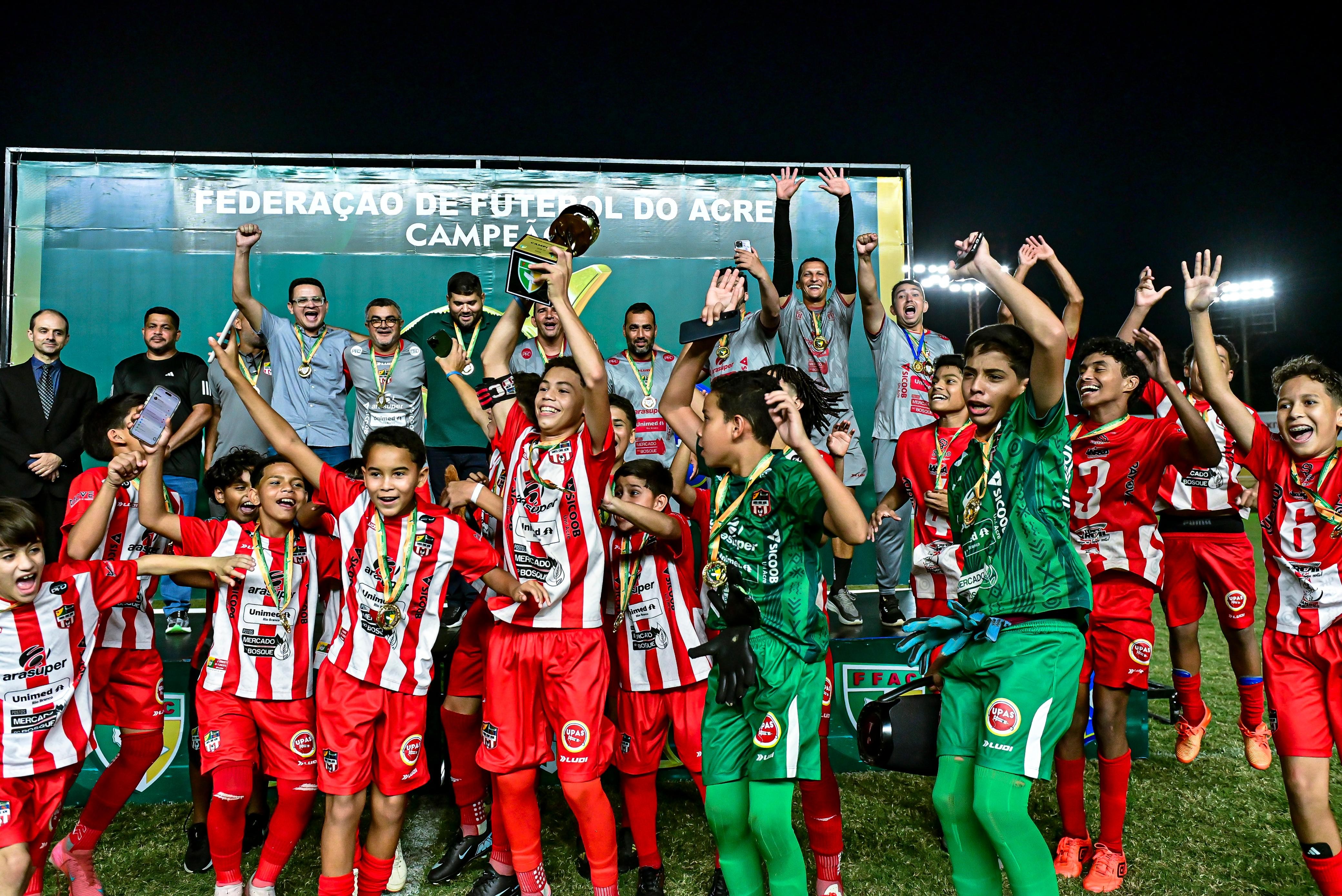 Tetra invicto, mais de 5 gols por jogo e artilheiro do vice-campeão: os números do Acreano Sub-13