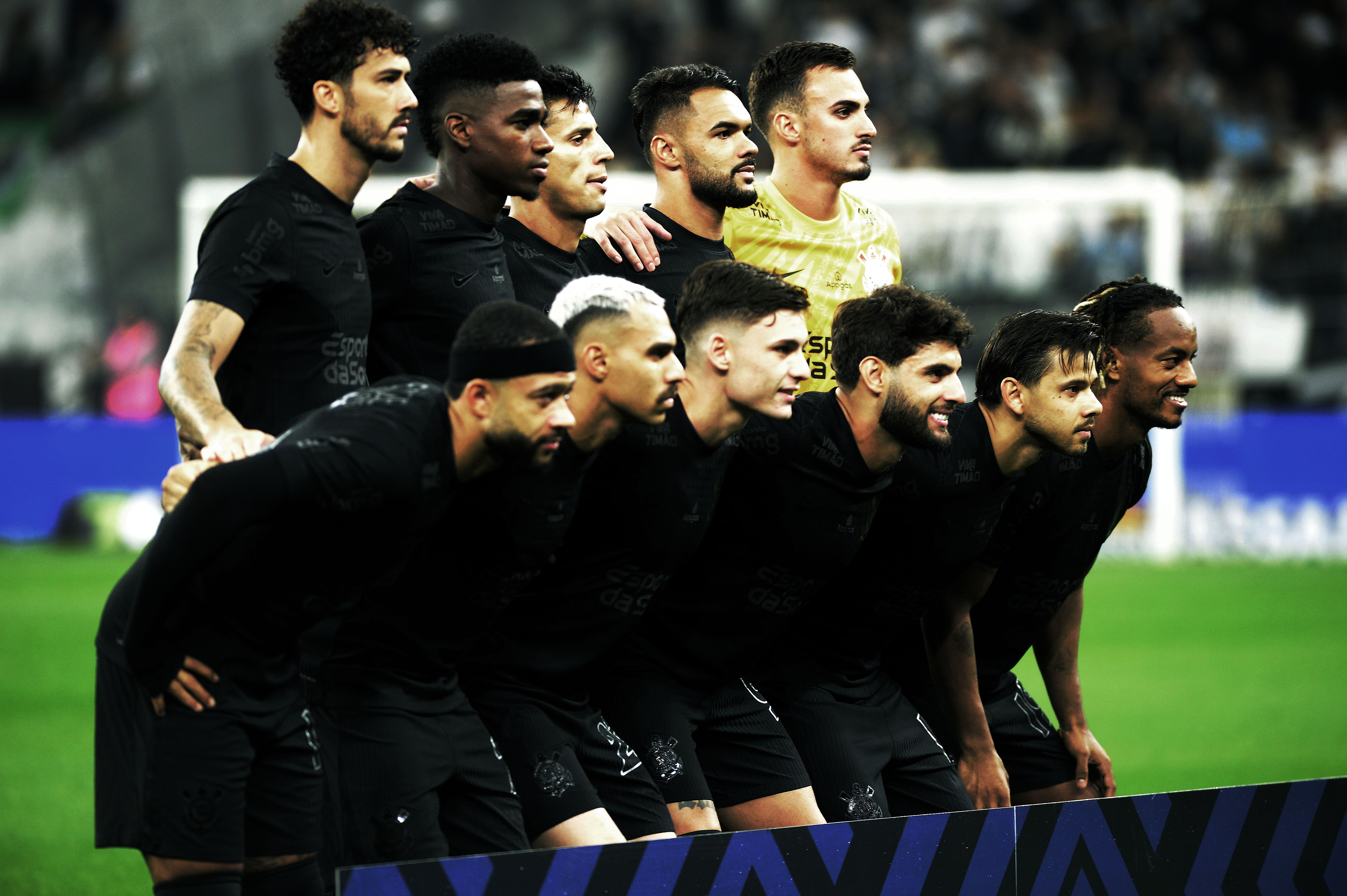 Corinthians tem desempenho irregular no ataque e comete erro crucial.