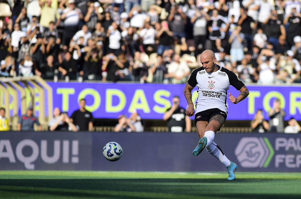 Fábio Santos empatou amistoso entre Corinthians e Boca em cobrança de pênalti — Foto: Marcos Ribolli