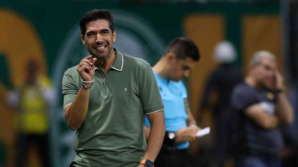 palmeiras mantém campanha similar às de títulos recentes no brasileirão; expectativa positiva.
