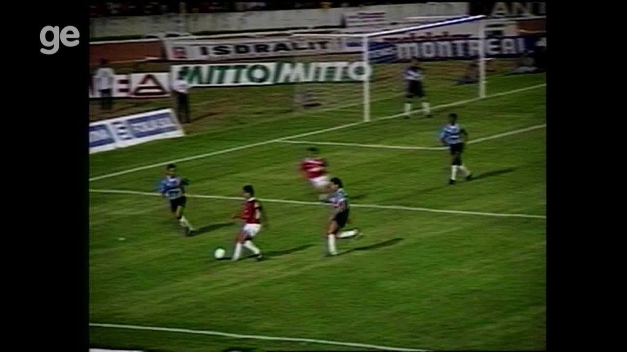 Superlotação e pulo do Gato: como foi o confronto Gre-Nal pela Copa do Brasil de 1992