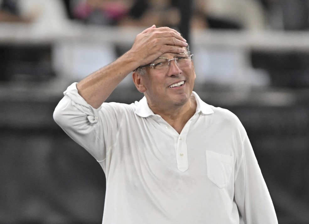 John Textor em Botafogo x Vasco — Foto: André Durão