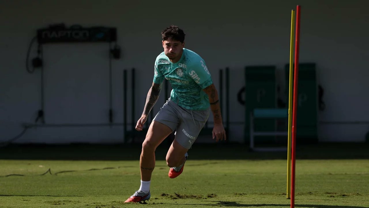 Emiliano Martínez e Piquerez se reapresentam ao Palmeiras